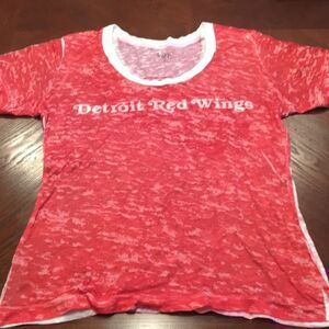 Women’s Medium Detroit Red Wings Shirt